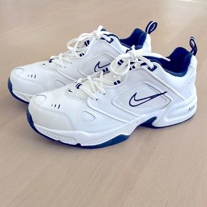 Men’s Nike Air Monarch white leather, navy trim training sneakers size 12
